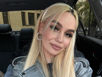 LynGriscom webcam livejasmin model stream image