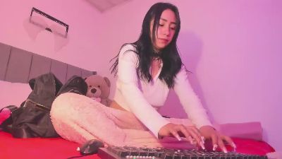 lauramillers webcam model stream image