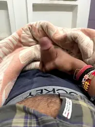 Alive045 webcam model stream image