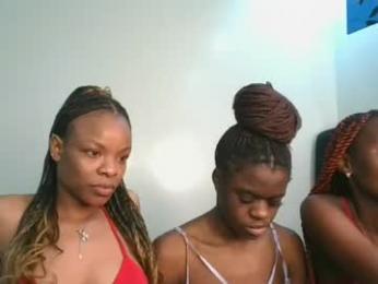 petite_luxe1 webcam model stream image