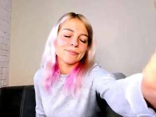 kristihoward webcam model stream image