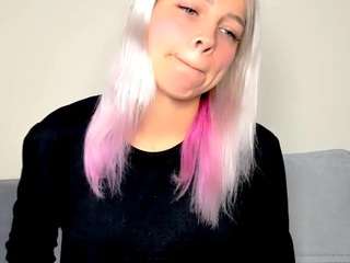 kristihoward webcam model stream image