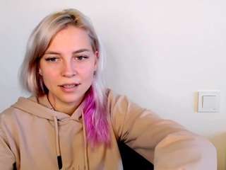 kristihoward webcam model stream image