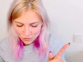 kristihoward webcam model stream image