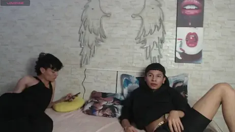 axel_milo_kairo_and_noa webcam model stream image