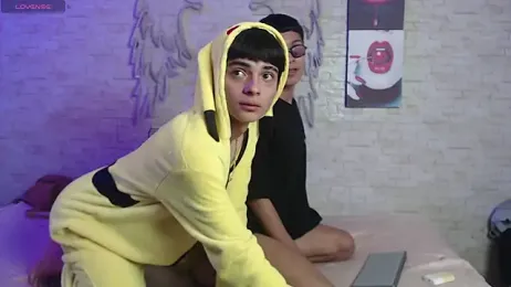 axel_milo_kairo_and_noa webcam model stream image