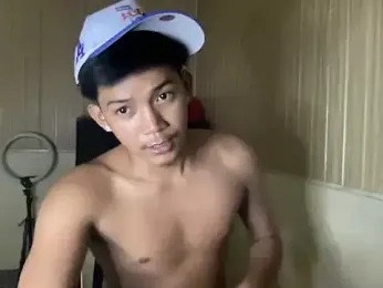 YourcumBoy77 webcam model stream image