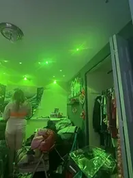 UrHellBri-L webcam model stream image