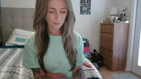 Heyitsmee33 webcam model stream image