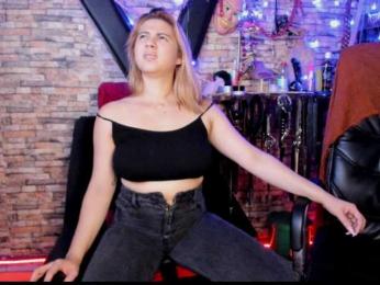 luna_lukis-1324 webcam model stream image