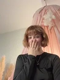 Only_April webcam model stream image