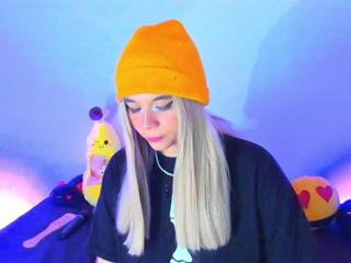 Scarlet Bridge webcam model stream image