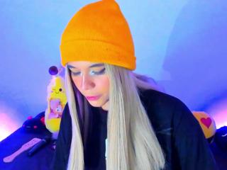 Scarlet Bridge webcam model stream image