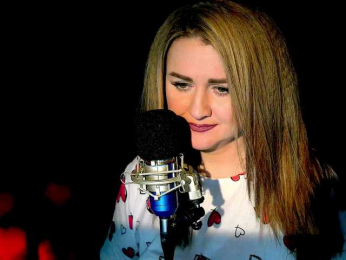 Meskhimusic webcam model stream image