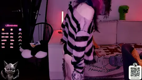 Lollyshy webcam model stream image