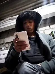 alexander32r webcam model stream image