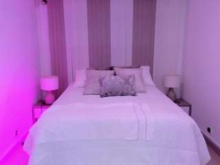 leah-grey webcam model stream image