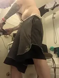 jizzyglizzy92 webcam stripchat model stream image