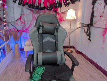 LeahJones webcam model stream image