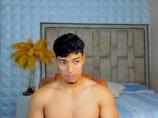 Donald Loyal webcam model stream image