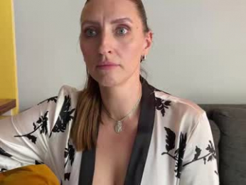 erica_dav webcam model stream image