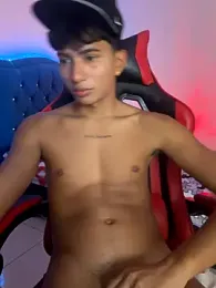 Leonarrrd_01 webcam model stream image