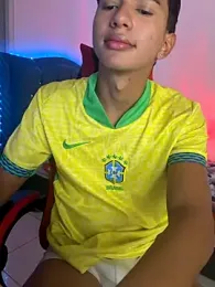 Leonarrrd_01 webcam model stream image