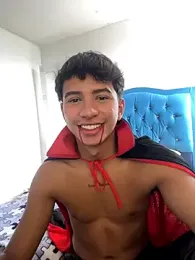 Leonarrrd_01 webcam model stream image