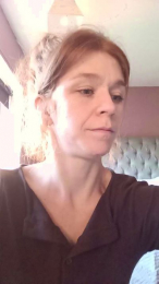 Housewife_Kirst webcam model stream image