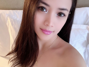 YasmienAtos webcam model stream image