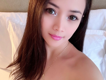 YasmienAtos webcam model stream image