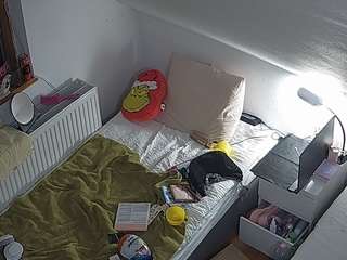 voyeurcam-julmodels-bed-7 webcam camsoda model stream image