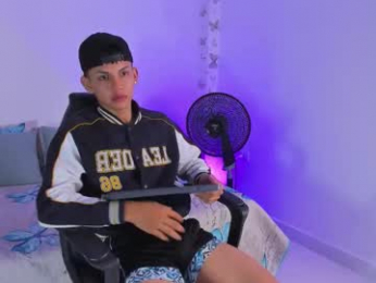 axel_cody_ webcam model stream image