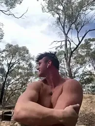 _DownUnderFit_ webcam model stream image