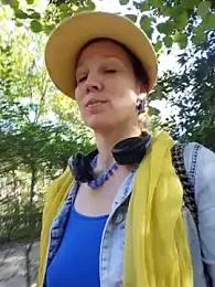 Exhibitionsplit webcam model stream image