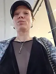 Exhibitionsplit webcam model stream image