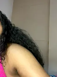 ItsLeyaa webcam model stream image