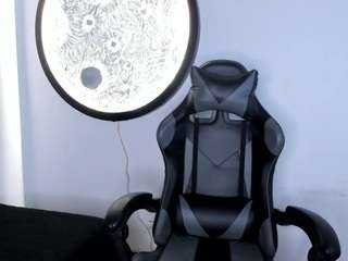 lucy-23 webcam model stream image