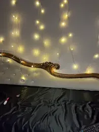 Lovebirdss webcam model stream image