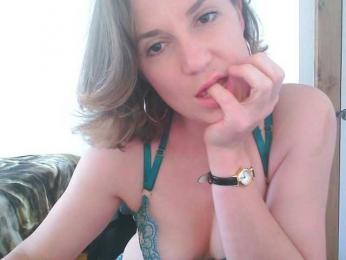 CristaQ webcam model stream image