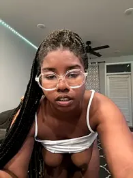 feistyariess webcam model stream image