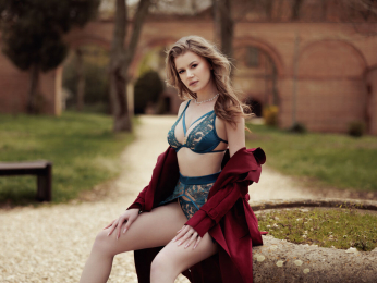 AlyonaGala webcam model stream image