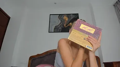 SofiClimbing webcam model stream image