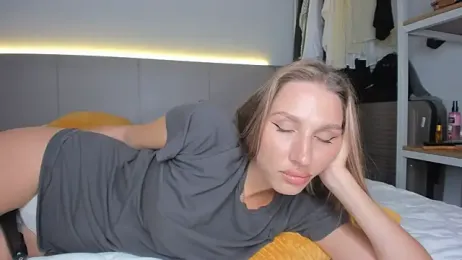 SofiClimbing webcam model stream image