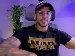 Thony Muscle webcam model stream image
