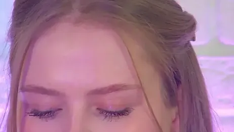 SelinSwarovski webcam model stream image