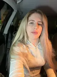 Holly-Glamour webcam model stream image