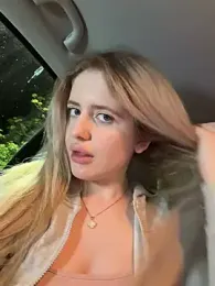 Holly-Glamour webcam model stream image