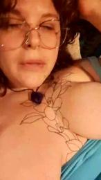 CheshieVibes webcam model stream image