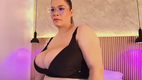 big_tits_in_your_face webcam model stream image